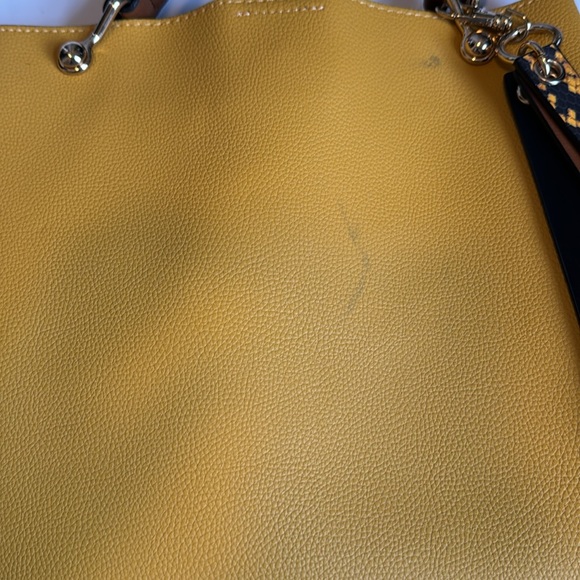 ❤️ SOLD Aldo Viremma Tote Handbag Yellow Leather Two Way Wear Crossbody Purse - Picture 7 of 7